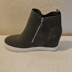 Athlefit Gray Ankle Side Zip  Booties Comfy Casual Size 9.5 EUC
